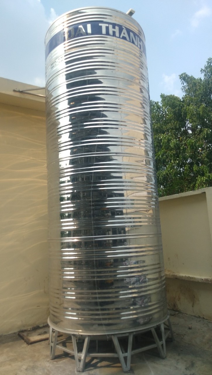 Giao bồn inox 12 khối đứng bằng xe tải chuyên dụng